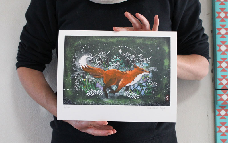 Libre, peinture renard courrant dans la campagne