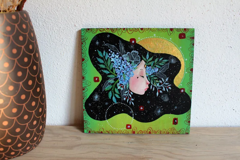 Visage en fleurs sur fond vert, tableau d’une divinité de la nature